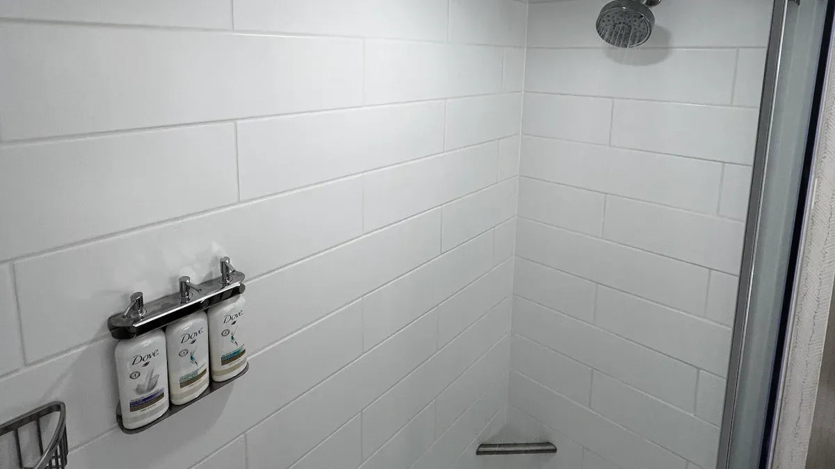 Unde este cel mai des instalat iluminatul liniar impermeabil